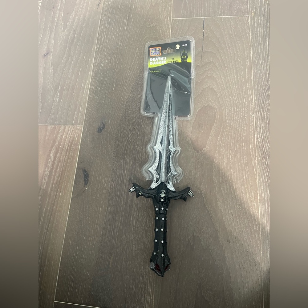 Totally Ghoul 16 inch “Death Dagger” Halloween prop. NWT
